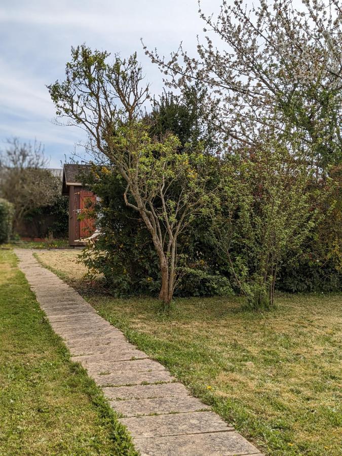 Au Petit D'illiers Combray Chalet